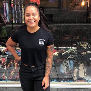 SPEEDY MIKE CROP TOP - FRONT SVART